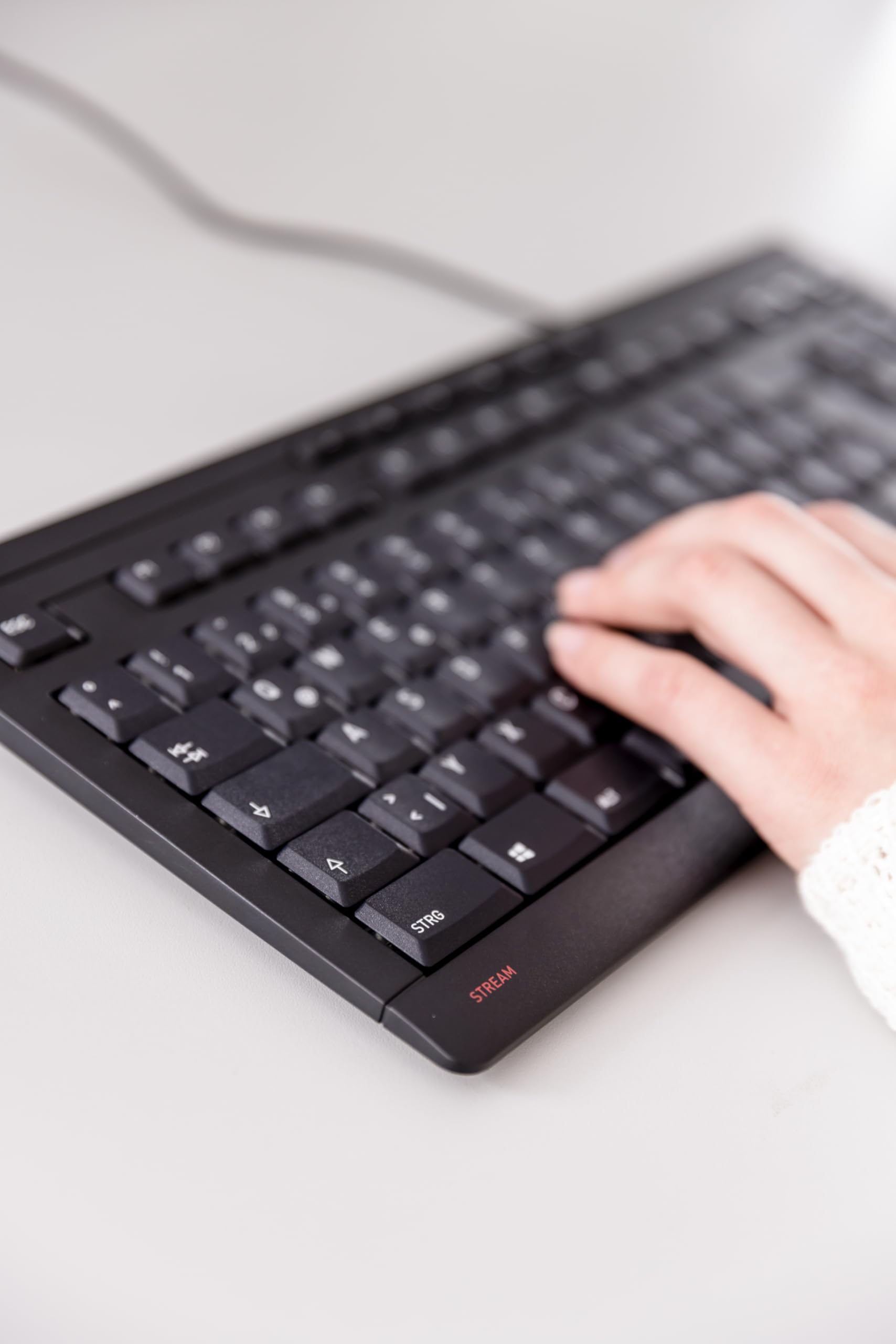 cherry-stream-tkl-tastatur-wei-grau-ohne-nummernblock image 2