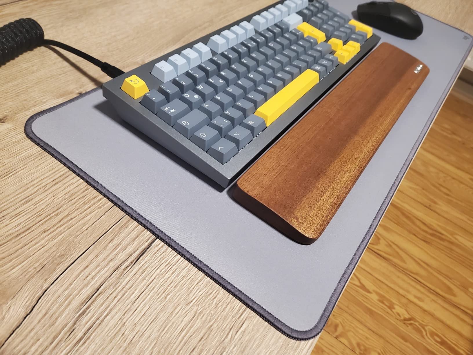 Zieht Staub an